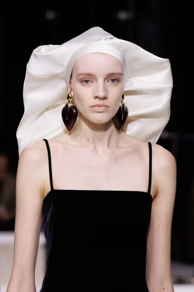 Look 3